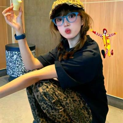 早餐时女歌迷快闪